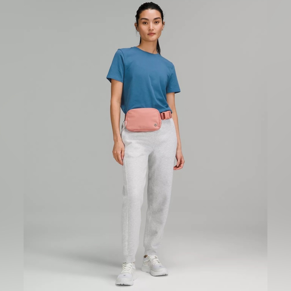 💗BNIB LULULEMON Everywhere Belt Bag💗 - Picture 2 of 7